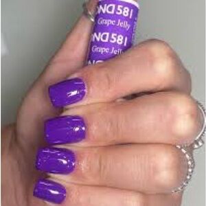 NEW DND GRAPE JELLY PURPLE NAIL POLISH